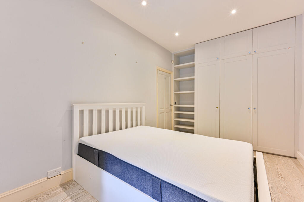 1 bed 1st Floor Flat for rent in Fulham. From Foxtons - Fulham Broadway