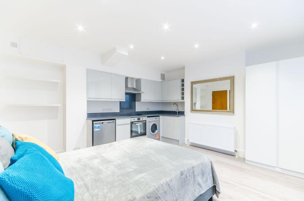 4 bed Studio for rent in London. From Foxtons - Fulham Broadway