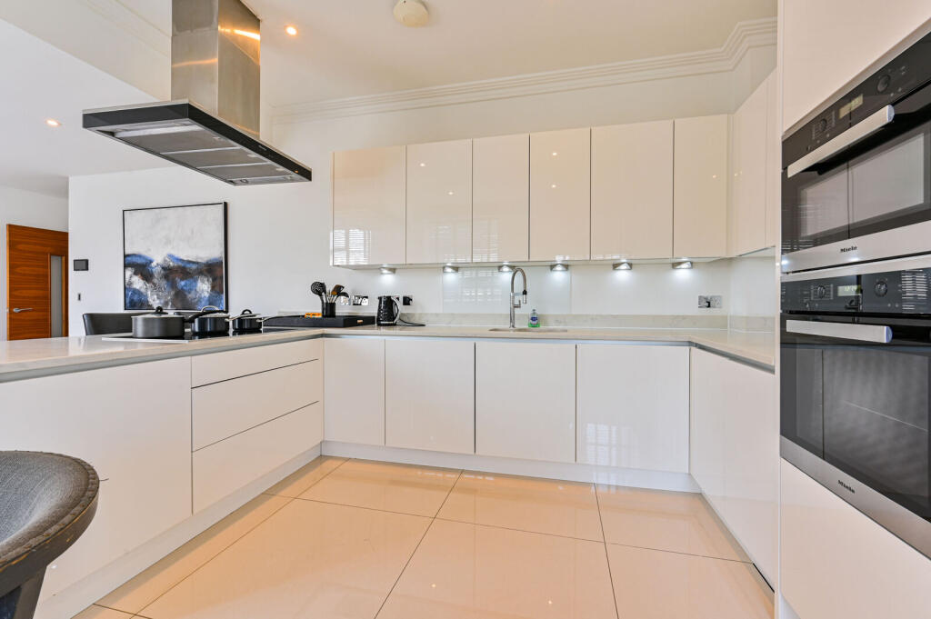 2 bed 1st Floor Flat for rent in Hammersmith. From Foxtons - Fulham Broadway 2 bed 1st Floor Flat for rent in Hammersmith. From Foxtons - Fulham Broadway