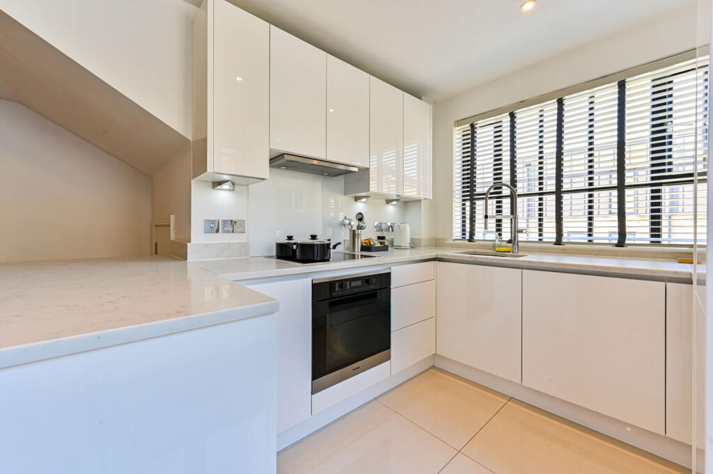 2 bed 1st Floor Flat for rent in London. From Foxtons - Fulham Broadway 2 bed 1st Floor Flat for rent in London. From Foxtons - Fulham Broadway