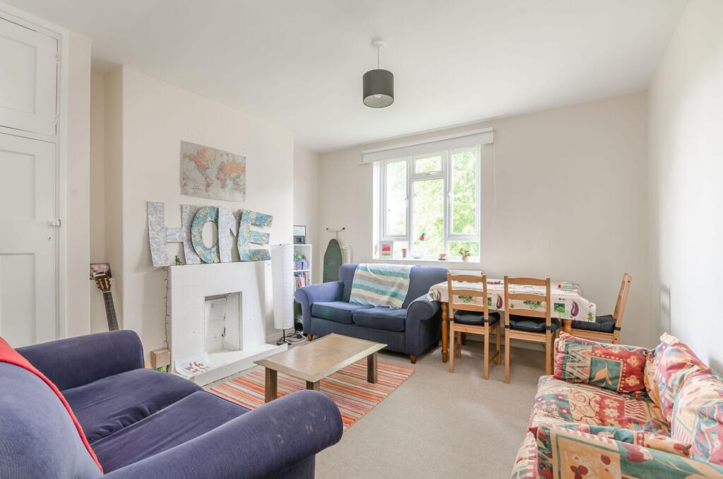 2 bed 1st Floor Flat for rent in London. From Foxtons - Fulham Broadway
