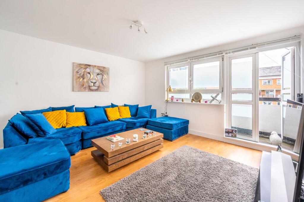 2 bed Annexe for rent in London. From Foxtons - Fulham Broadway