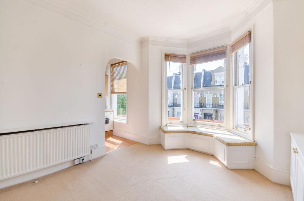 1 bed 1st Floor Flat for rent in London. From Foxtons - Fulham Broadway