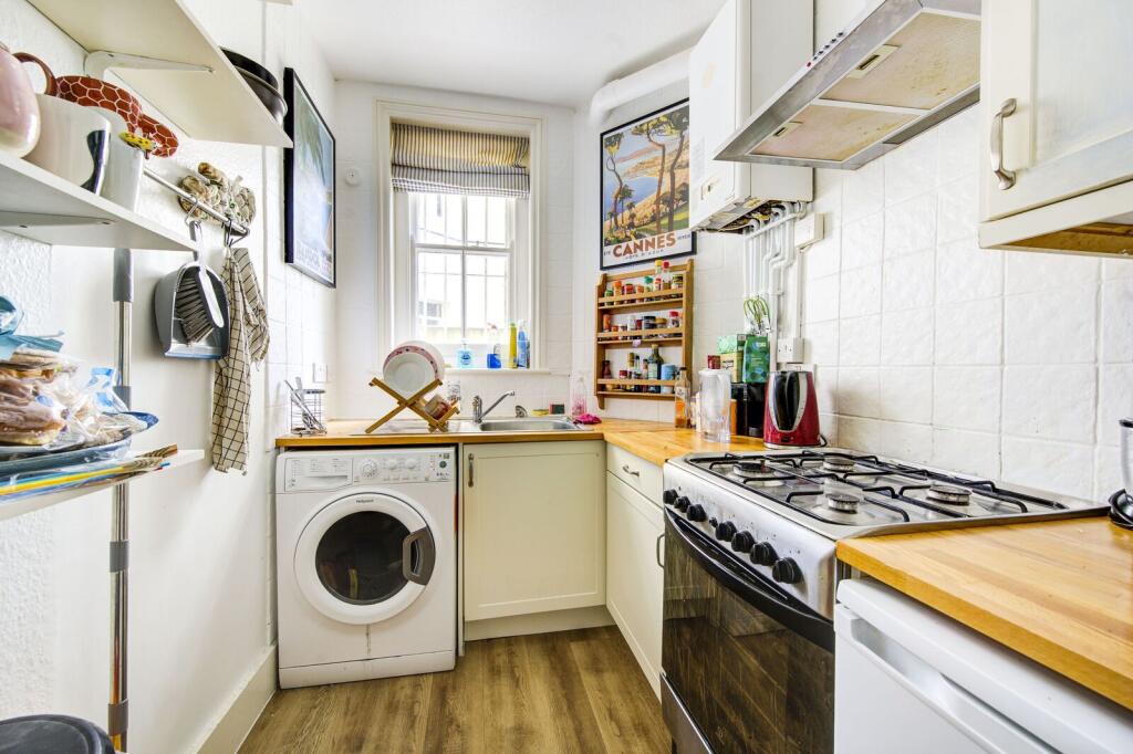 2 bed 1st Floor Flat for rent in London. From Foxtons - Fulham Broadway