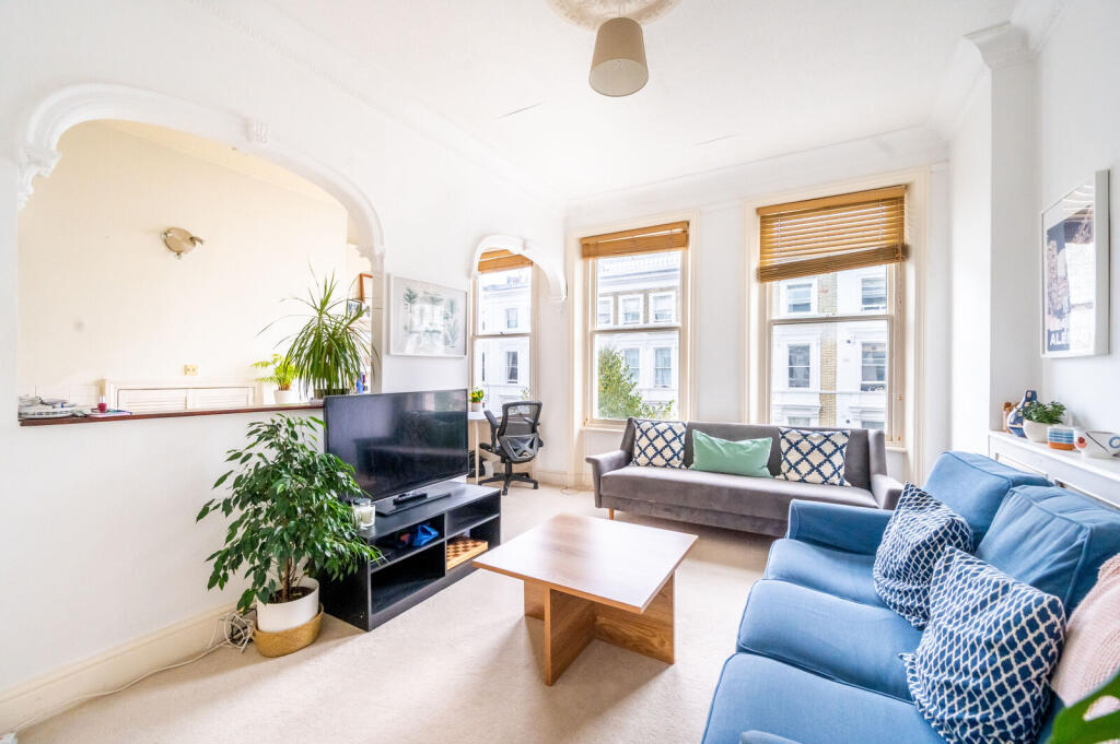 1 bed 1st Floor Flat for rent in London. From Foxtons - Fulham Broadway