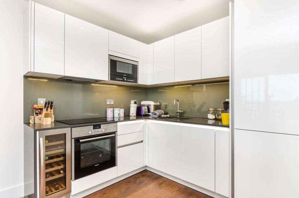 1 bed 1st Floor Flat for rent in Fulham. From Foxtons - Fulham Broadway