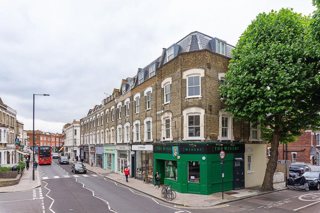 1 bed 1st Floor Flat for rent in London. From Foxtons - Fulham Broadway
