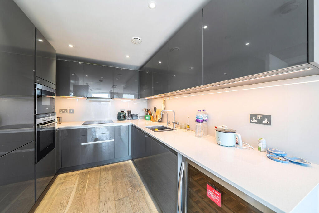 2 bed 1st Floor Flat for rent in London. From Foxtons - Fulham Broadway