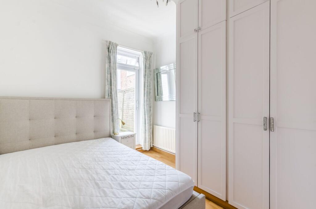 2 bed 1st Floor Flat for rent in London. From Foxtons - Fulham Broadway