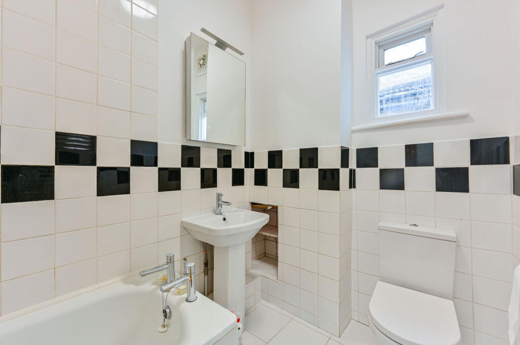 3 bed Annexe for rent in Fulham. From Foxtons - Fulham Broadway 3 bed Annexe for rent in Fulham. From Foxtons - Fulham Broadway