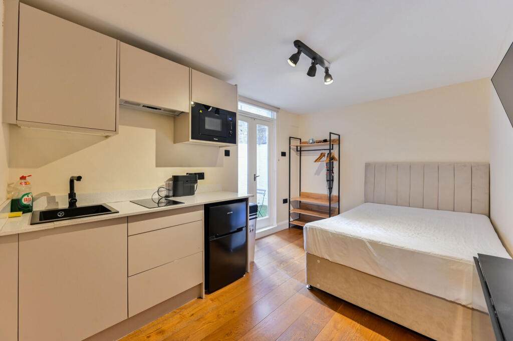 0 bed Studio for rent in Kensington. From Foxtons - Fulham Broadway