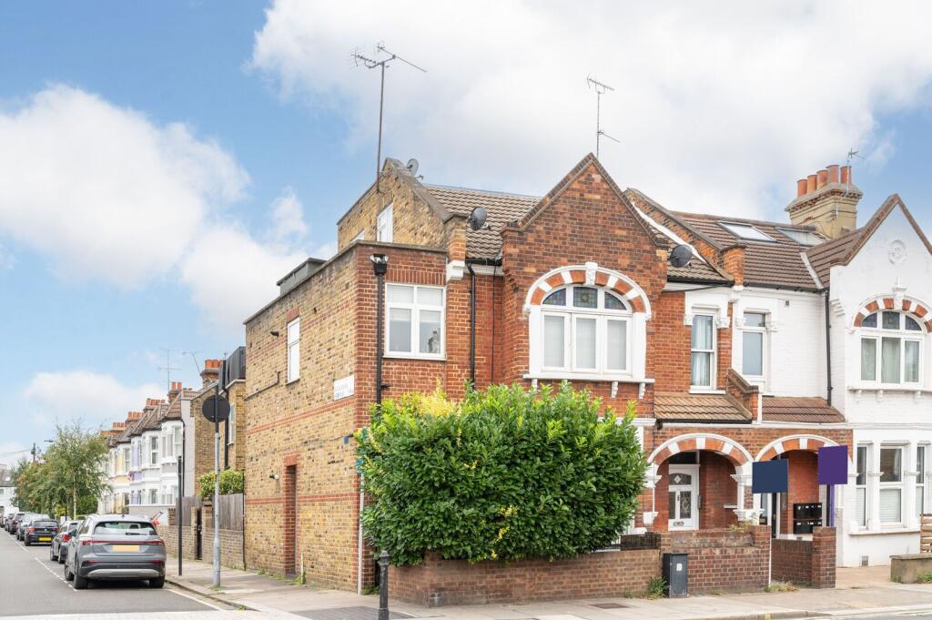 1 bed 1st Floor Flat for rent in London. From Foxtons - Fulham Broadway