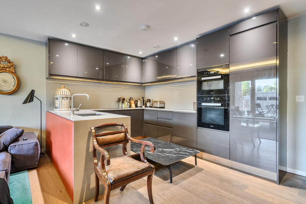 2 bed 1st Floor Flat for rent in London. From Foxtons - Fulham Broadway 2 bed 1st Floor Flat for rent in London. From Foxtons - Fulham Broadway