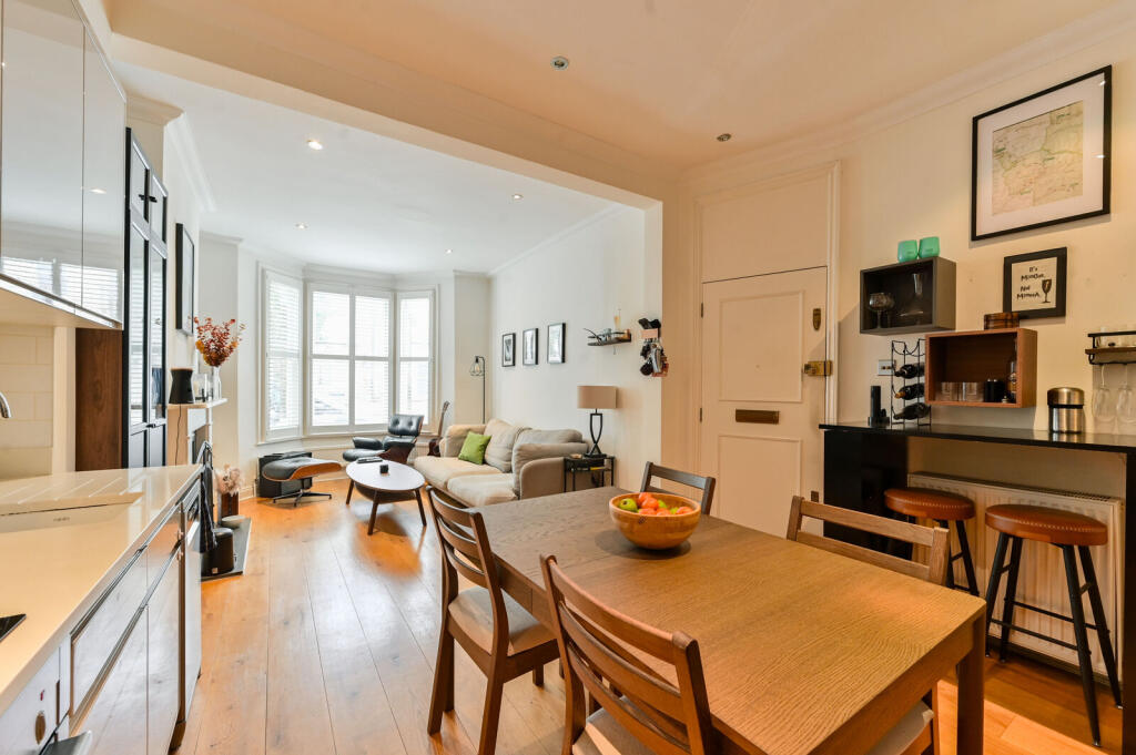 2 bed 1st Floor Flat for rent in London. From Foxtons - Fulham Broadway 2 bed 1st Floor Flat for rent in London. From Foxtons - Fulham Broadway