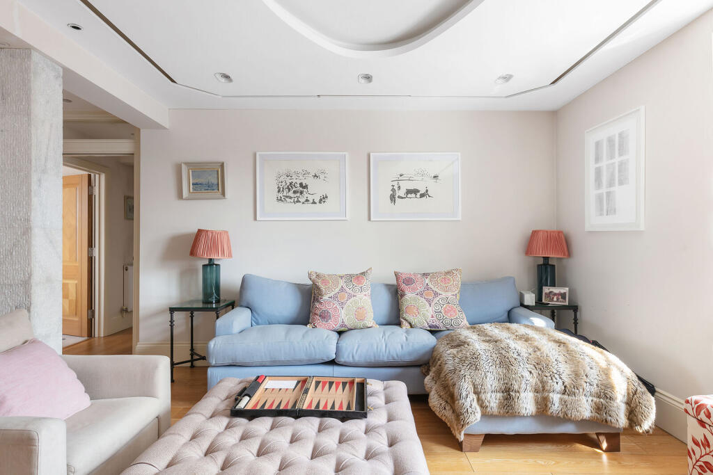 2 bed 1st Floor Flat for rent in London. From Foxtons - Fulham Broadway