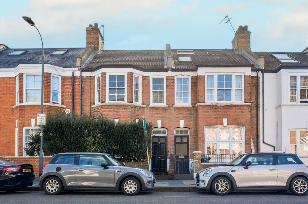 2 bed 1st Floor Flat for rent in Fulham. From Foxtons - Fulham Broadway