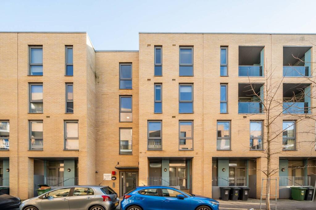 3 bed 1st Floor Flat for rent in London. From Foxtons - Greenwich