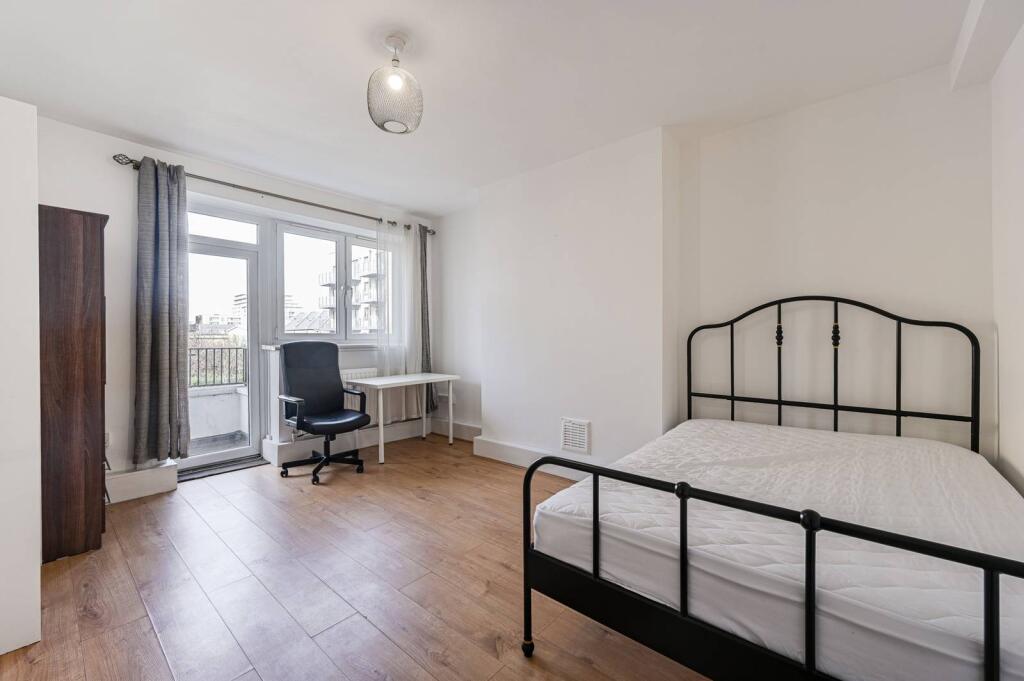 3 bed 1st Floor Flat for rent in London. From Foxtons - Greenwich