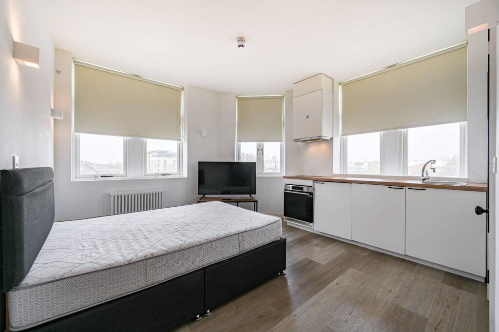 0 bed Studio for rent in Woolwich. From Foxtons - Greenwich