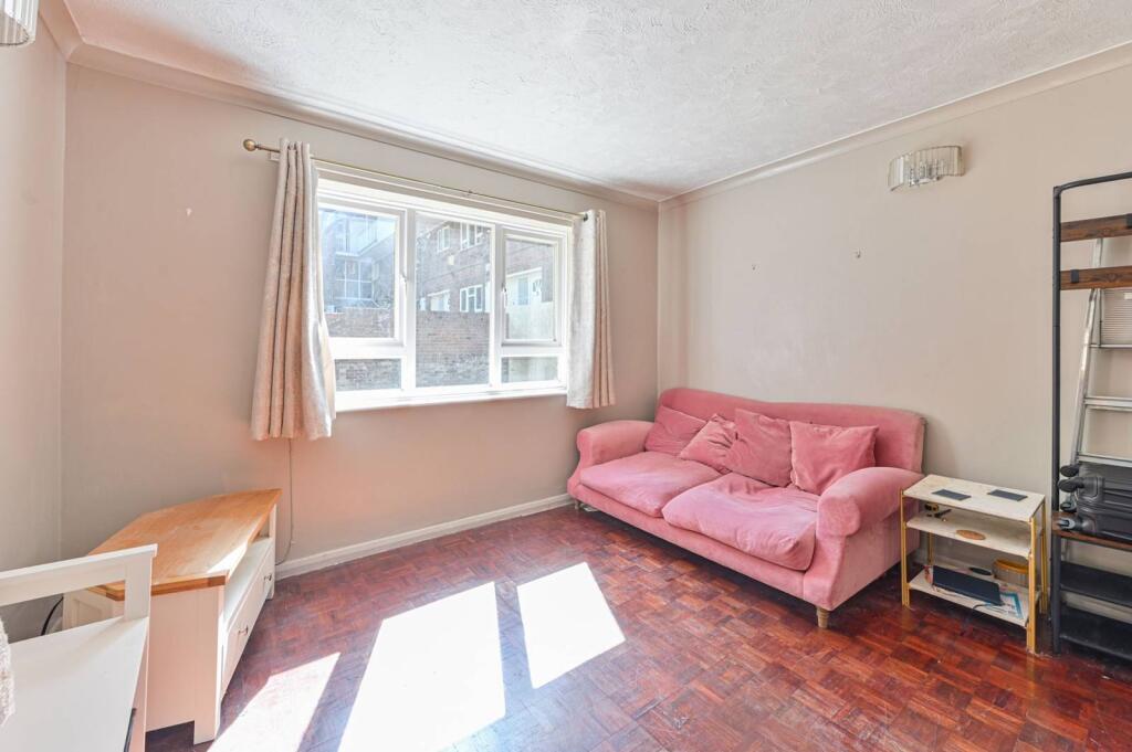1 bed 1st Floor Flat for rent in London. From Foxtons - Greenwich