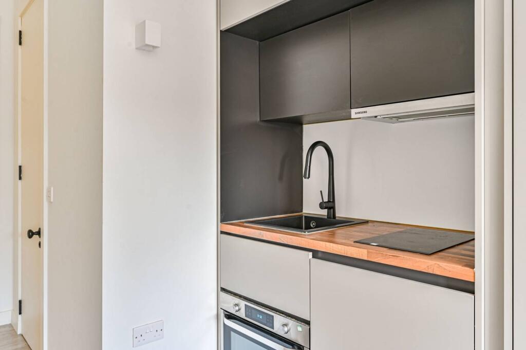0 bed Studio for rent in Woolwich. From Foxtons - Greenwich