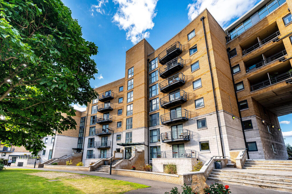 1 bed 1st Floor Flat for rent in Deptford. From Foxtons - Greenwich