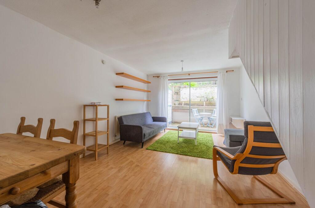 3 bed Mid Terraced House for rent in London. From Foxtons - Greenwich