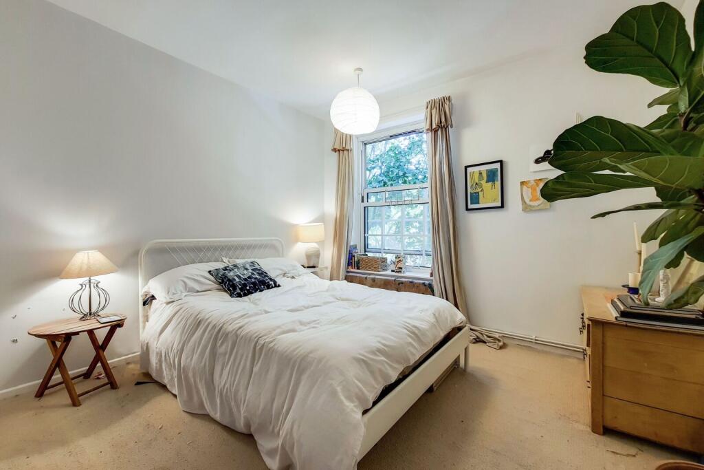3 bed 1st Floor Flat for rent in London. From Foxtons - Greenwich