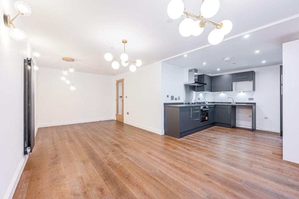 3 bed 1st Floor Flat for rent in London. From Foxtons - Greenwich