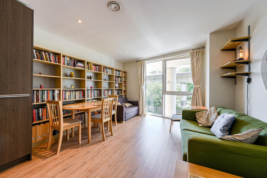 2 bed 1st Floor Flat for rent in Lewisham. From Foxtons - Greenwich