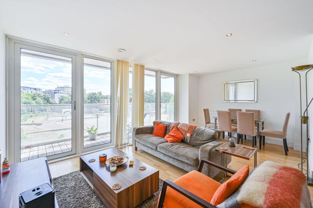 3 bed 1st Floor Flat for rent in London. From Foxtons - Greenwich