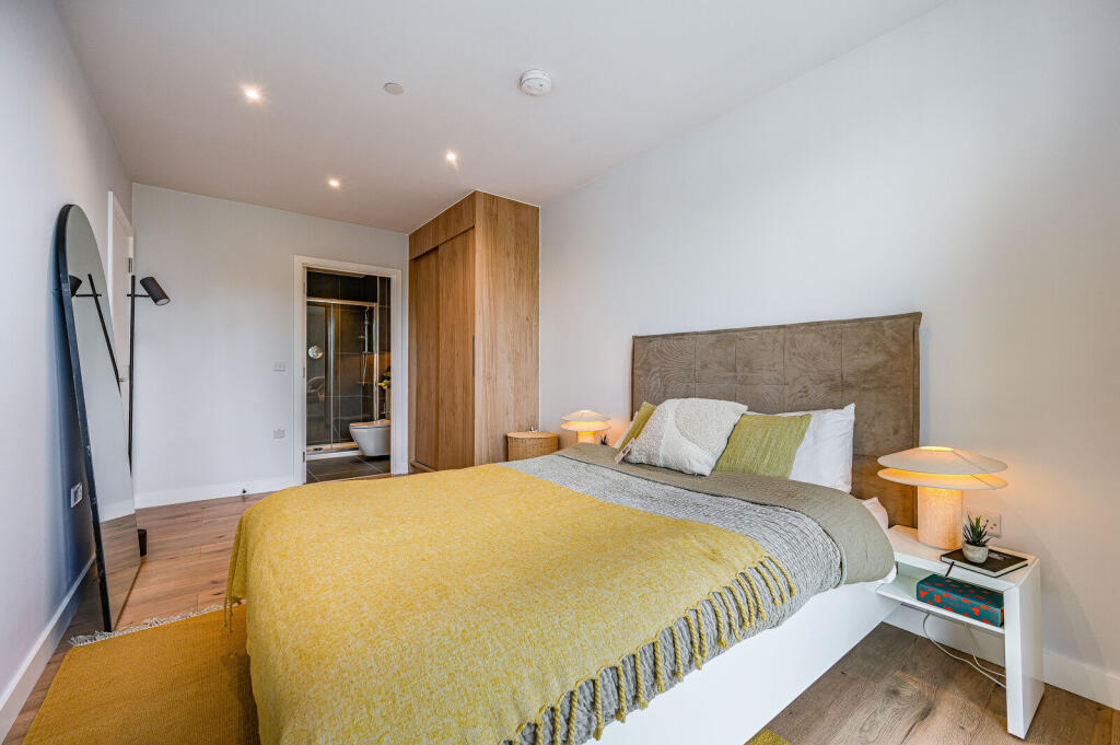 1 bed 1st Floor Flat for rent in . From Foxtons - Greenwich