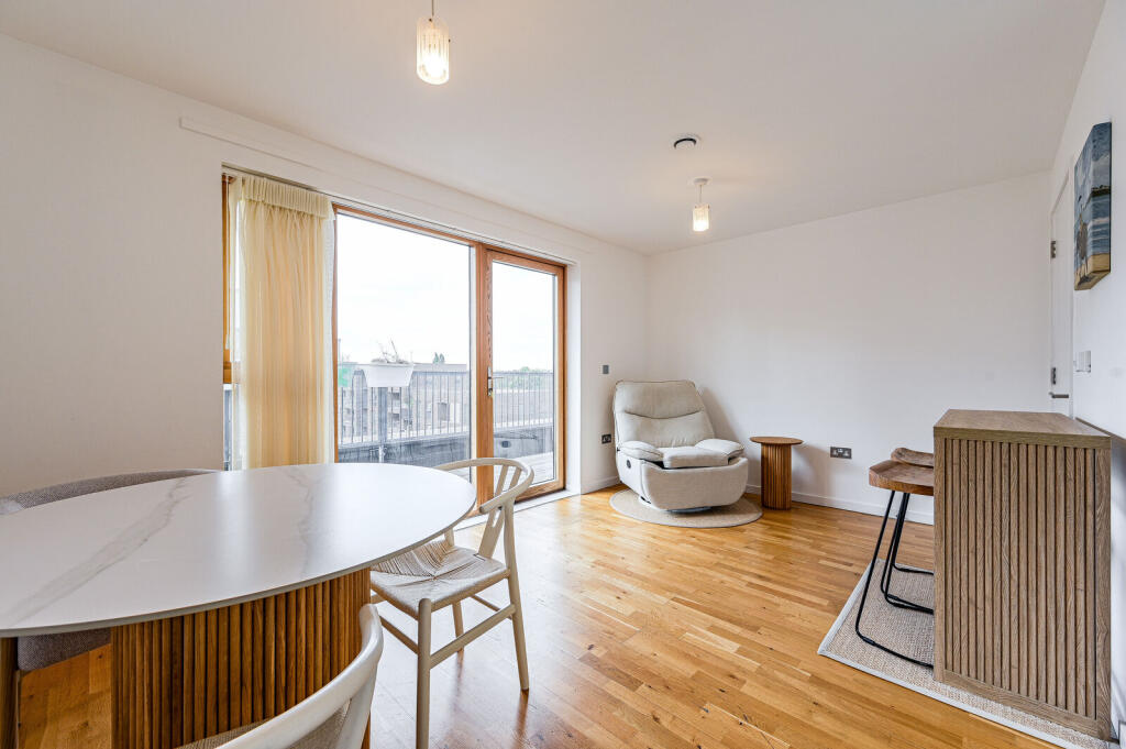 2 bed 1st Floor Flat for rent in London. From Foxtons - Greenwich