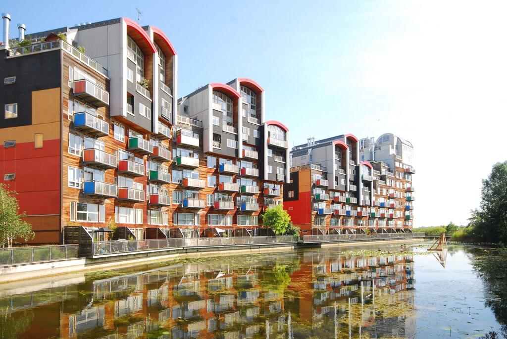 2 bed 1st Floor Flat for rent in Greenwich. From Foxtons - Greenwich