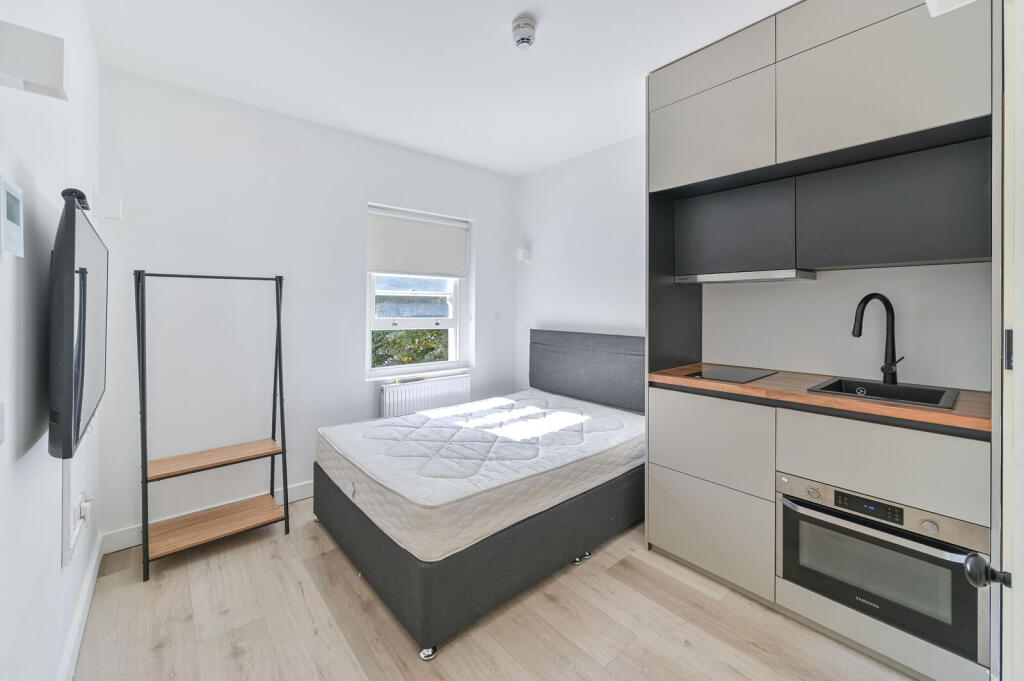 0 bed Studio for rent in Woolwich. From Foxtons - Greenwich