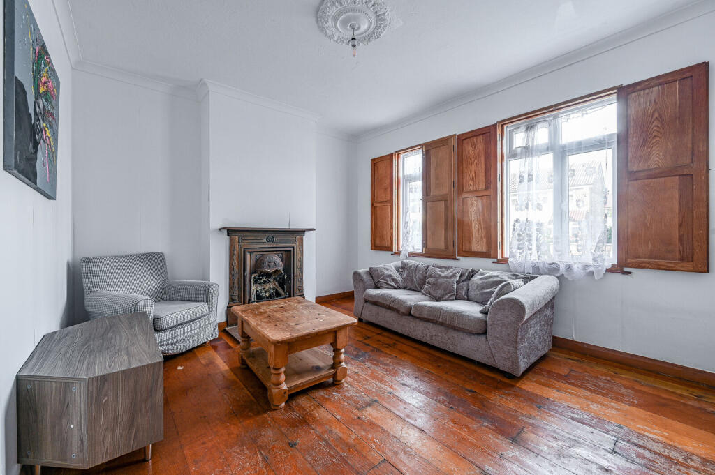 3 bed Mid Terraced House for rent in London. From Foxtons - Greenwich