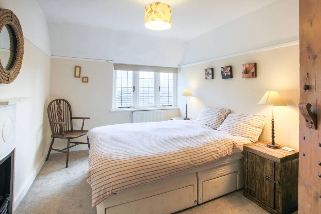 7 bed Detached for rent in Guildford. From Foxtons - Guildford