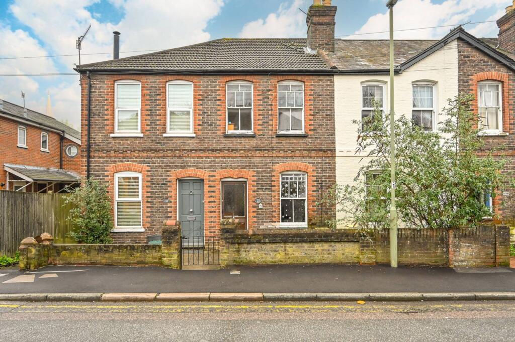 2 bed Mid Terraced House for rent in Guildford. From Foxtons - Guildford