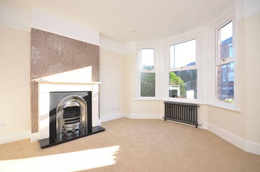 4 bed End of Terrace for rent in Guildford. From Foxtons - Guildford