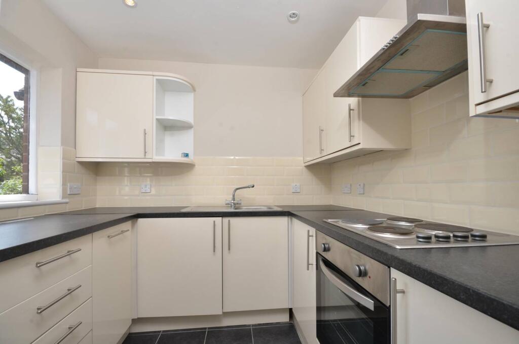 1 bed 1st Floor Flat for rent in Guildford. From Foxtons - Guildford