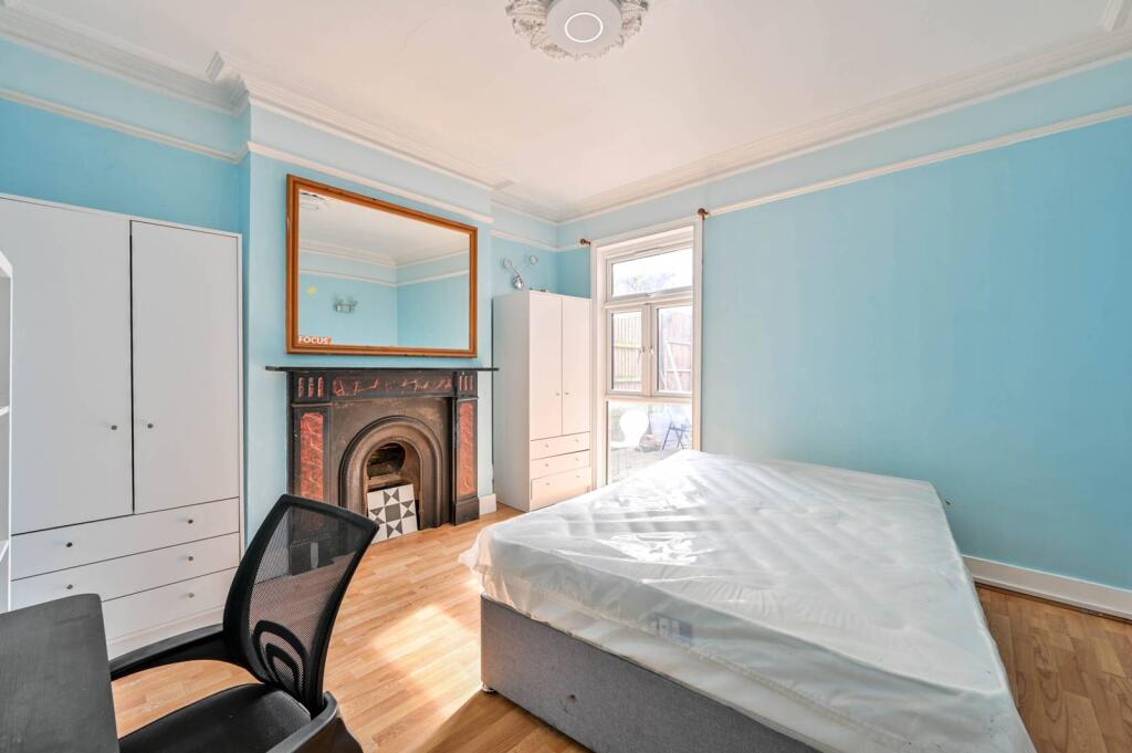 7 bed Semi Detached for rent in Guildford. From Foxtons - Guildford