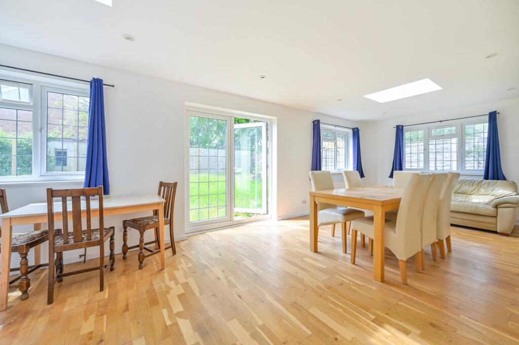 7 bed Detached for rent in Guildford. From Foxtons - Guildford