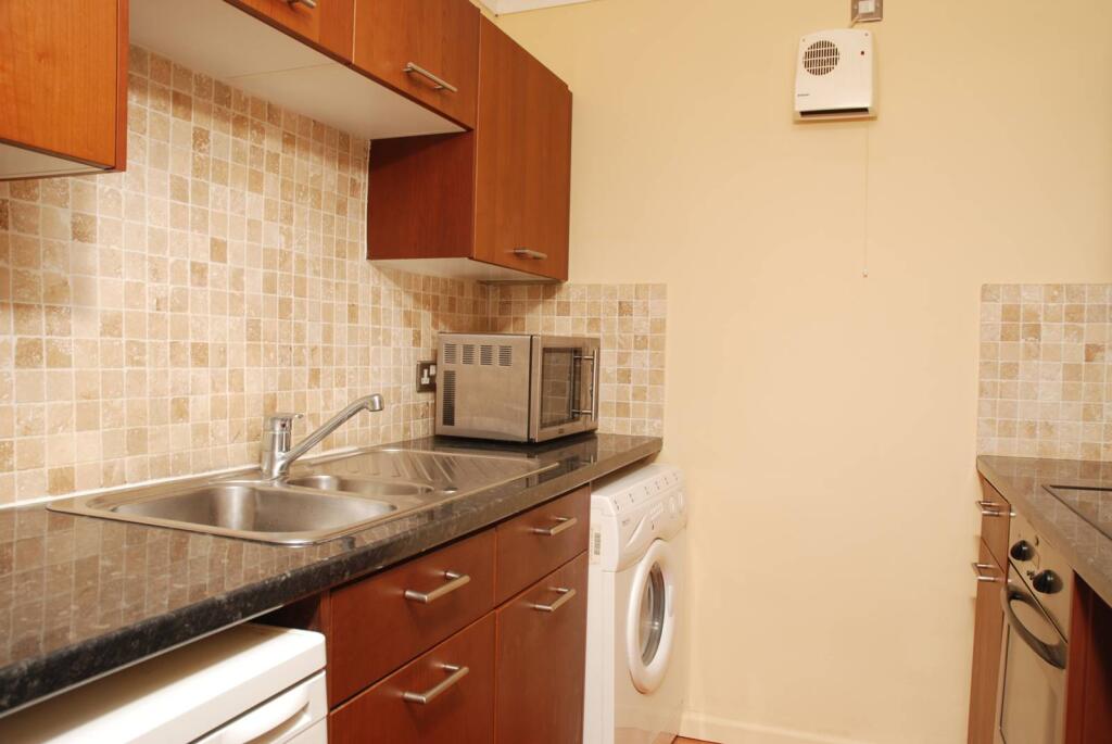 2 bed 1st Floor Flat for rent in Guildford. From Foxtons - Guildford