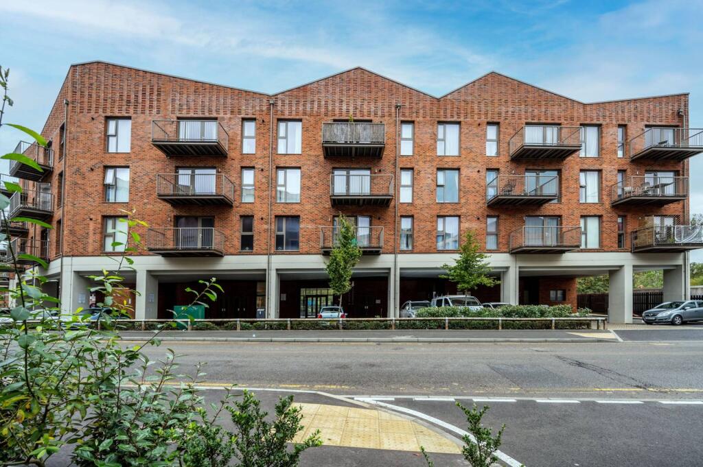 1 bed 1st Floor Flat for rent in Guildford. From Foxtons - Guildford