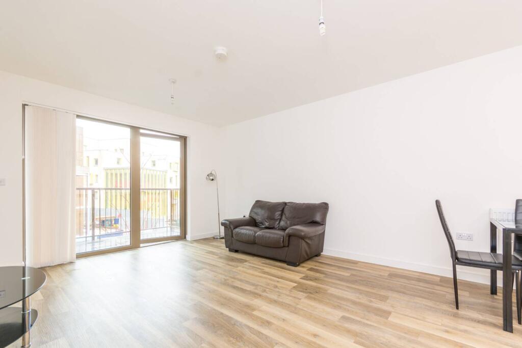 2 bed 1st Floor Flat for rent in Guildford. From Foxtons - Guildford