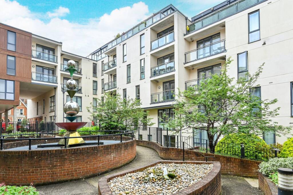 2 bed 1st Floor Flat for rent in Guildford. From Foxtons - Guildford