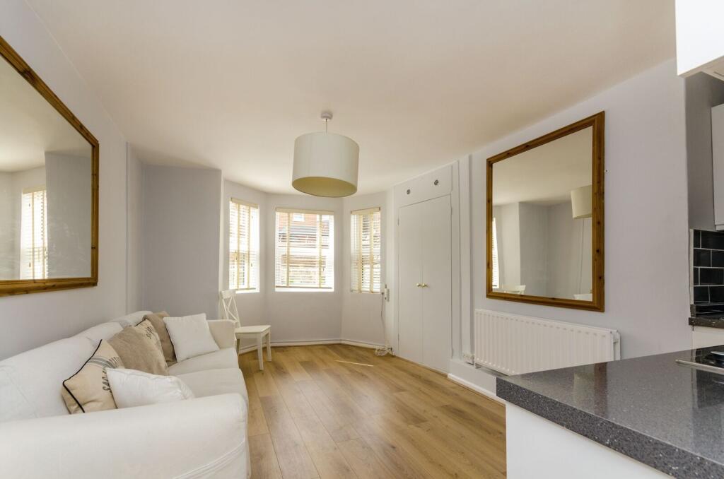 1 bed 1st Floor Flat for rent in Guildford. From Foxtons - Guildford