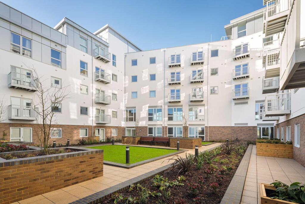 2 bed 1st Floor Flat for rent in Guildford. From Foxtons - Guildford