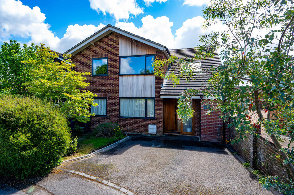 4 bed Detached for rent in Godalming. From Foxtons - Guildford