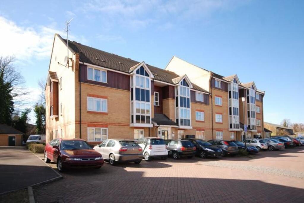 2 bed 1st Floor Flat for rent in Guildford. From Foxtons - Guildford